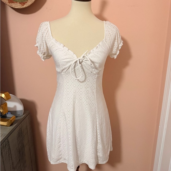 Aeropostale Solid Scoop-Neck Eyelet Fit & Flare Dress Sz Small - Picture 9 of 9